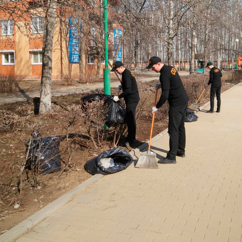 Уборка листьев в Советской Гавани